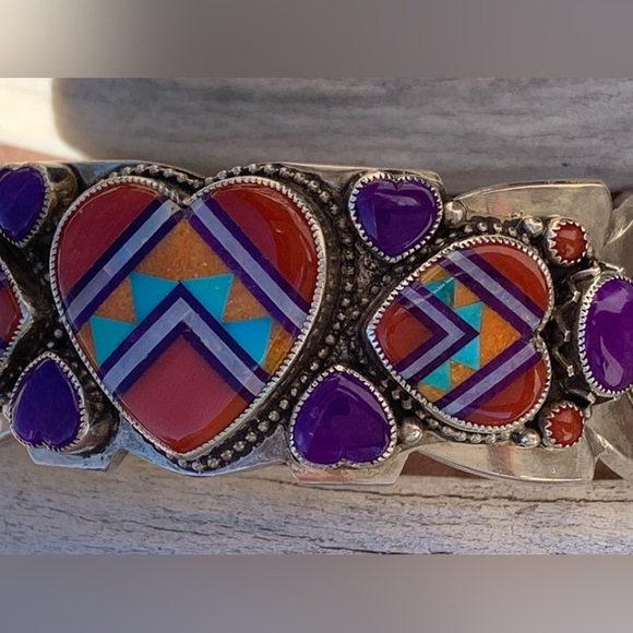 Aldrich Art * stunning Red Coral & Sugilite Inlay Trio Heart Cuff Bracelet - Picture 8 of 13